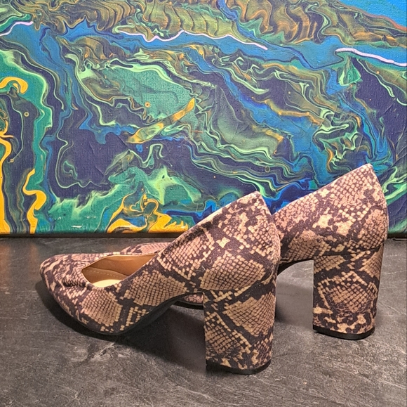 Heels ๐ - Picture 4 of 4